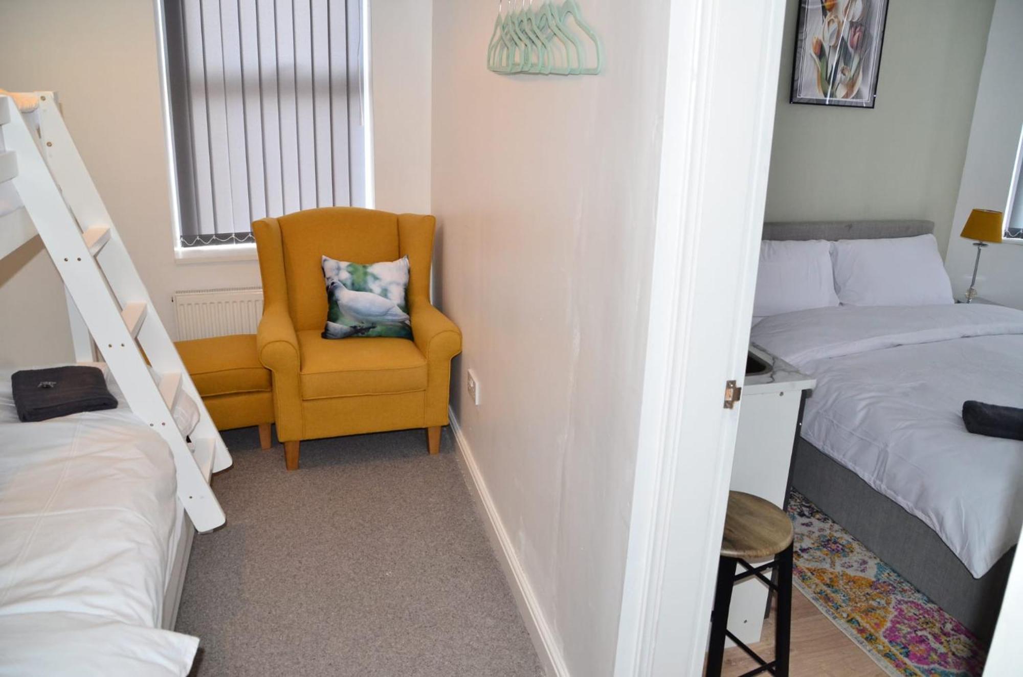 Blok 3 -Jacuzzi Suites, Apartment & Ensuite Rooms Blackpool Exterior photo